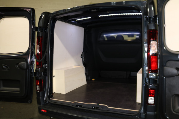 Renault Trafic 2.0 Blue dCi 170pk L2 H1 DC Automaat Black Edition