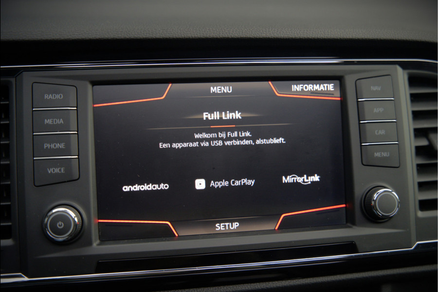 Seat Ateca 2.0 EcoTSI FR 4DRIVE | Panoramadak | Stoelverwarming | Keyless | 360 Camera | Standkachel | Navigatie | Apple Carplay | Trekhaak | Elektrische Stoel | Adaptive Cruise Control | Seat Sound | Adaptief Onderstel | D