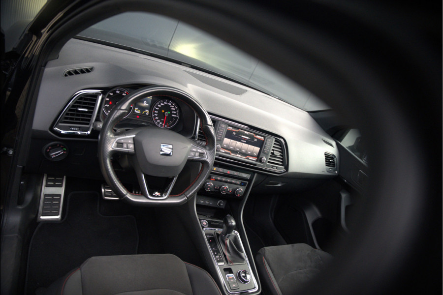 Seat Ateca 2.0 EcoTSI FR 4DRIVE | Panoramadak | Stoelverwarming | Keyless | 360 Camera | Standkachel | Navigatie | Apple Carplay | Trekhaak | Elektrische Stoel | Adaptive Cruise Control | Seat Sound | Adaptief Onderstel | D