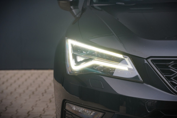 Seat Ateca 2.0 EcoTSI FR 4DRIVE | Panoramadak | Stoelverwarming | Keyless | 360 Camera | Standkachel | Navigatie | Apple Carplay | Trekhaak | Elektrische Stoel | Adaptive Cruise Control | Seat Sound | Adaptief Onderstel | D