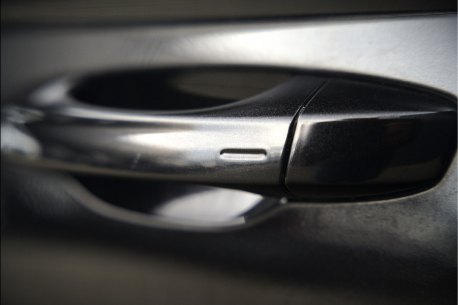 Seat Ateca 2.0 EcoTSI FR 4DRIVE | Panoramadak | Stoelverwarming | Keyless | 360 Camera | Standkachel | Navigatie | Apple Carplay | Trekhaak | Elektrische Stoel | Adaptive Cruise Control | Seat Sound | Adaptief Onderstel | D