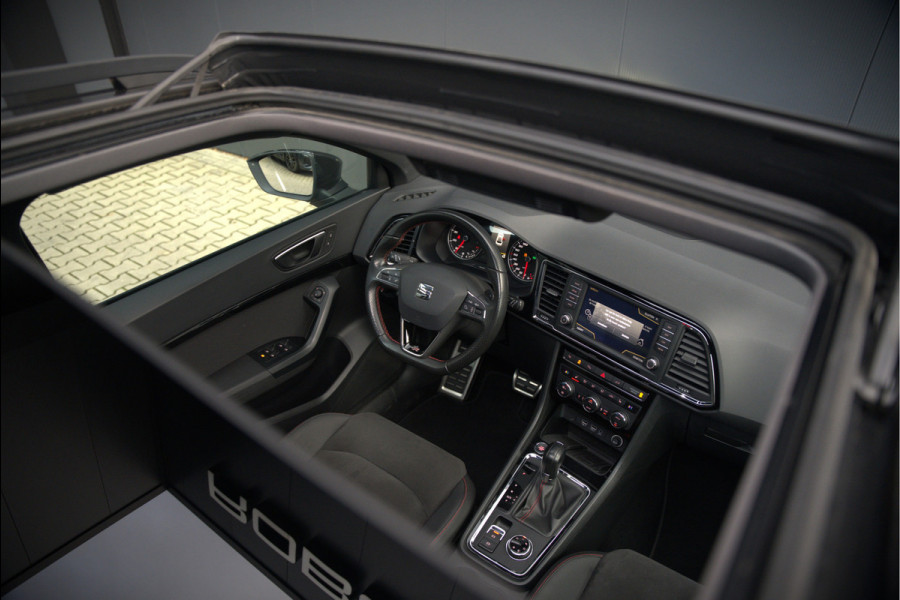 Seat Ateca 2.0 EcoTSI FR 4DRIVE | Panoramadak | Stoelverwarming | Keyless | 360 Camera | Standkachel | Navigatie | Apple Carplay | Trekhaak | Elektrische Stoel | Adaptive Cruise Control | Seat Sound | Adaptief Onderstel | D