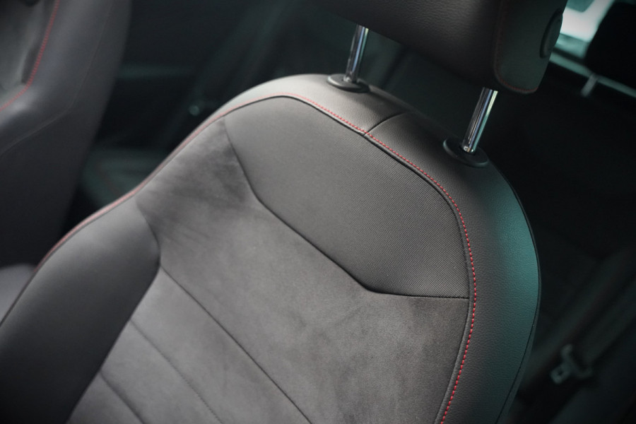 Seat Ateca 2.0 EcoTSI FR 4DRIVE | Panoramadak | Stoelverwarming | Keyless | 360 Camera | Standkachel | Navigatie | Apple Carplay | Trekhaak | Elektrische Stoel | Adaptive Cruise Control | Seat Sound | Adaptief Onderstel | D