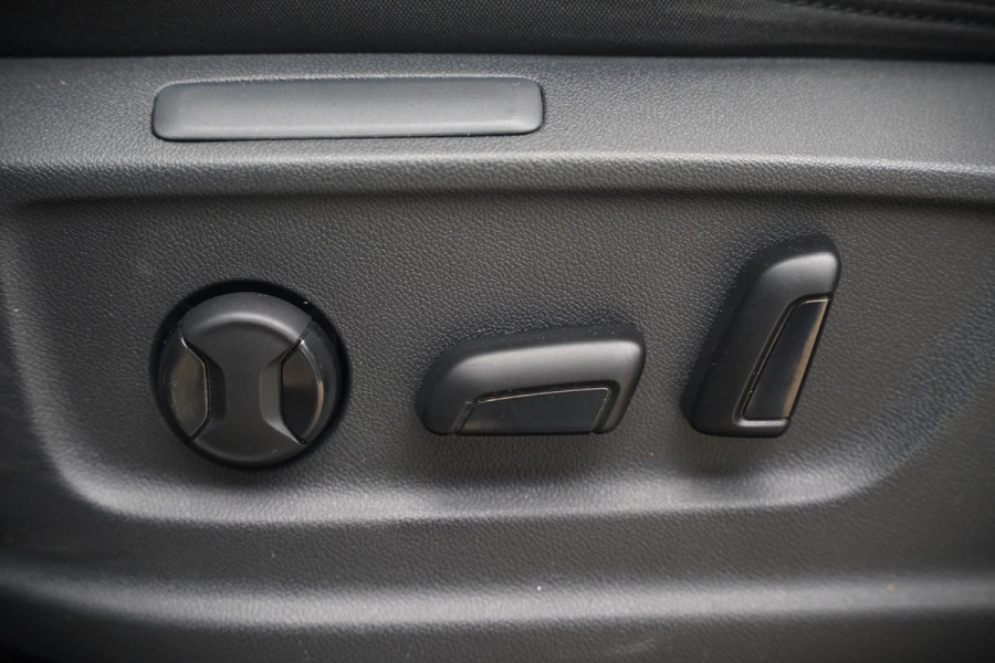 Seat Ateca 2.0 EcoTSI FR 4DRIVE | Panoramadak | Stoelverwarming | Keyless | 360 Camera | Standkachel | Navigatie | Apple Carplay | Trekhaak | Elektrische Stoel | Adaptive Cruise Control | Seat Sound | Adaptief Onderstel | D