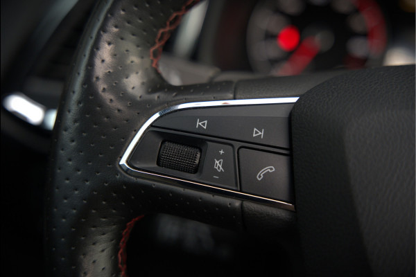 Seat Ateca 2.0 EcoTSI FR 4DRIVE | Panoramadak | Stoelverwarming | Keyless | 360 Camera | Standkachel | Navigatie | Apple Carplay | Trekhaak | Elektrische Stoel | Adaptive Cruise Control | Seat Sound | Adaptief Onderstel | D