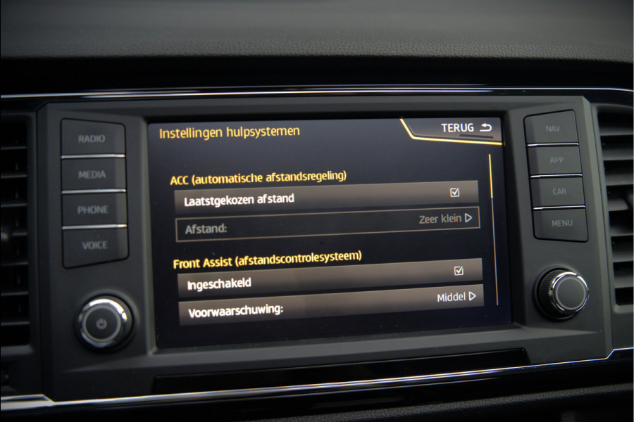 Seat Ateca 2.0 EcoTSI FR 4DRIVE | Panoramadak | Stoelverwarming | Keyless | 360 Camera | Standkachel | Navigatie | Apple Carplay | Trekhaak | Elektrische Stoel | Adaptive Cruise Control | Seat Sound | Adaptief Onderstel | D