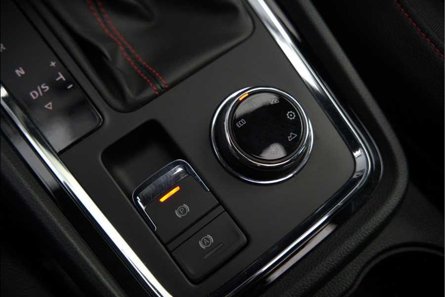 Seat Ateca 2.0 EcoTSI FR 4DRIVE | Panoramadak | Stoelverwarming | Keyless | 360 Camera | Standkachel | Navigatie | Apple Carplay | Trekhaak | Elektrische Stoel | Adaptive Cruise Control | Seat Sound | Adaptief Onderstel | D