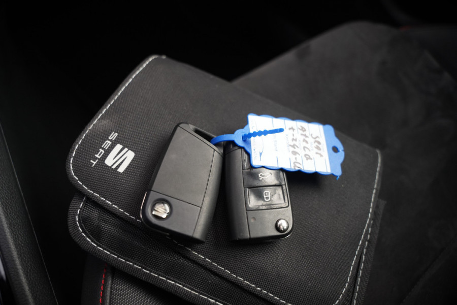 Seat Ateca 2.0 EcoTSI FR 4DRIVE | Panoramadak | Stoelverwarming | Keyless | 360 Camera | Standkachel | Navigatie | Apple Carplay | Trekhaak | Elektrische Stoel | Adaptive Cruise Control | Seat Sound | Adaptief Onderstel | D