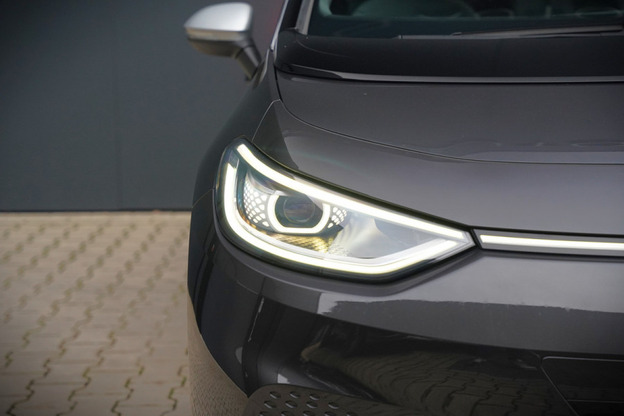 Volkswagen ID.3 First Plus 58 kWh | Stoelverwarming | Stuurverwarming | Camera | Adaptive Cruise Control | Navigatie | Standkachel | Keyless | Parkeersensoren | LED | Apple Carplay | BTW |