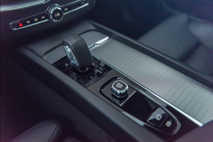 Volvo XC60 T6 Aut. LongRange Plus Dark Leder Parkeercamera 350pk