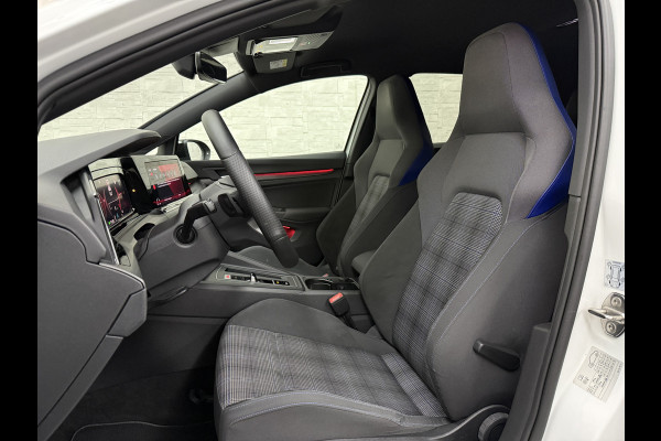 Volkswagen Golf 1.4 eHybrid GTE | IQ-Light | ACC | 19'' | GTI Diffuser | Trekhaak | Stuurwielverwarming | Achteruitrij-Camera | 3-Zone Clima | Carplay | Sfeerverlichting | Draadloos Laden |