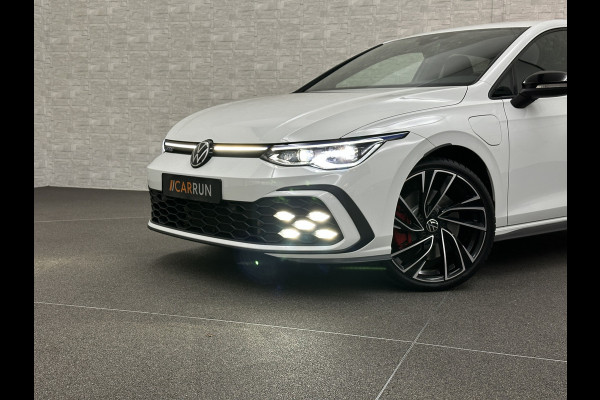 Volkswagen Golf 1.4 eHybrid GTE | IQ-Light | ACC | 19'' | GTI Diffuser | Trekhaak | Stuurwielverwarming | Achteruitrij-Camera | 3-Zone Clima | Carplay | Sfeerverlichting | Draadloos Laden |