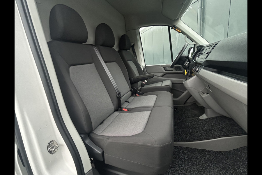 Volkswagen Crafter 2.0 TDI 141 PK DSG AUTOMAAT HIGHLINE+ / LED KOPLAMPEN / L3H3 / 3.000 KG AHG / 270 A DEUREN / AIRCO / CRUISE / BLUETOOTH / 3-ZITS