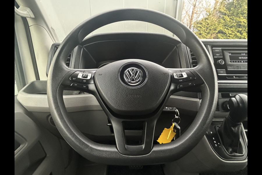 Volkswagen Crafter 2.0 TDI 141 PK DSG AUTOMAAT HIGHLINE+ / LED KOPLAMPEN / L3H3 / 3.000 KG AHG / 270 A DEUREN / AIRCO / CRUISE / BLUETOOTH / 3-ZITS