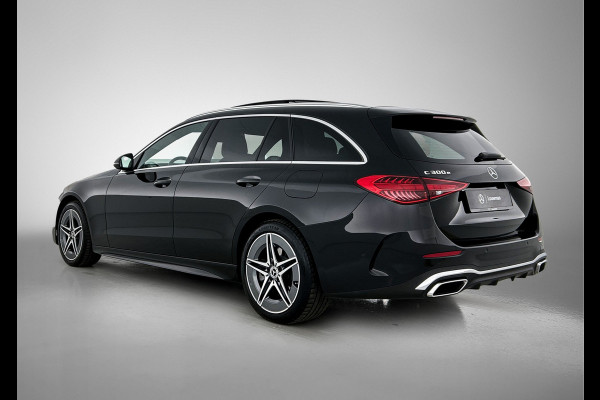 Mercedes-Benz C-Klasse Estate 300 e AMG Plug-In Hybride AMG Line | Trekhaak | Panorama Schuif-Kanteldak | Digital Licht | Rijassistentiepakket Plus incl. PRE-SAFE Inclusief 24 maanden MB Certified garantie voor Europa.