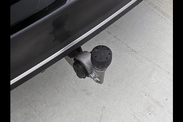 Mercedes-Benz C-Klasse Estate 300 e AMG Plug-In Hybride AMG Line | Trekhaak | Panorama Schuif-Kanteldak | Digital Licht | Rijassistentiepakket Plus incl. PRE-SAFE Inclusief 24 maanden MB Certified garantie voor Europa.