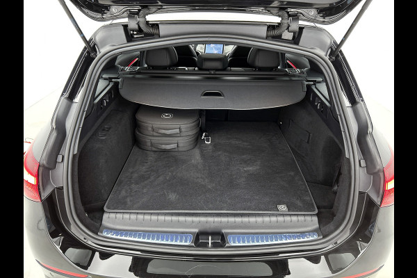 Mercedes-Benz C-Klasse Estate 300 e AMG Plug-In Hybride AMG Line | Trekhaak | Panorama Schuif-Kanteldak | Digital Licht | Rijassistentiepakket Plus incl. PRE-SAFE Inclusief 24 maanden MB Certified garantie voor Europa.
