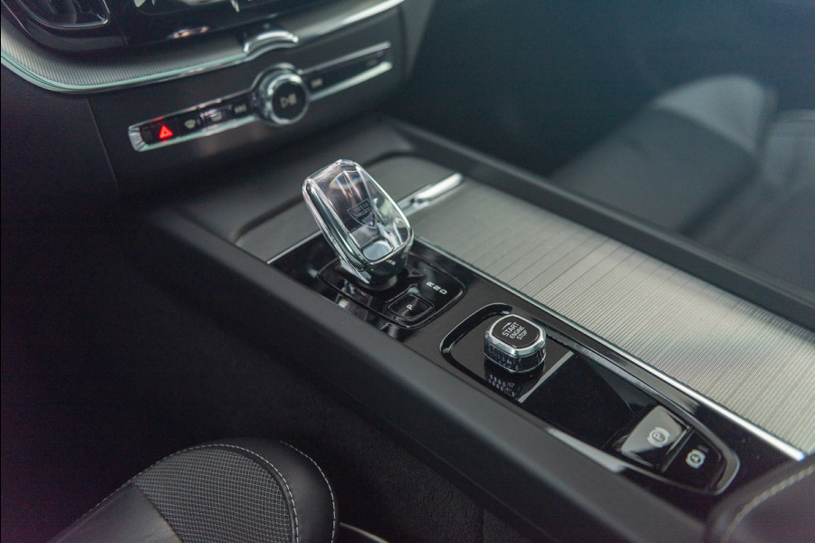 Volvo XC60 T6 Aut. LongRange Ultimate Bright ACC Leder Parkeercamera 350pk