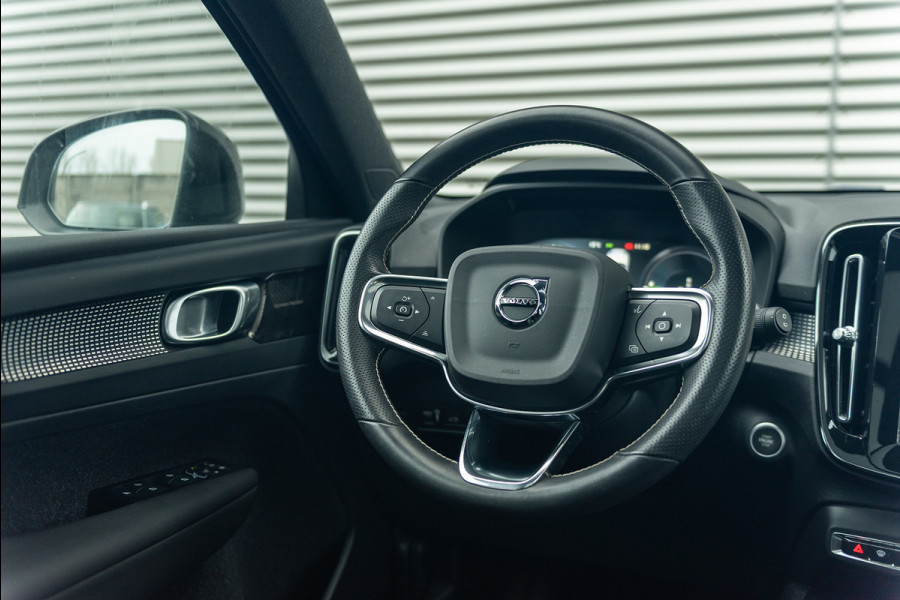 Volvo XC40 T5 Plug-in Hybrid R-Design Leder Navigatie Parkeercamera Panoramadak 262pk