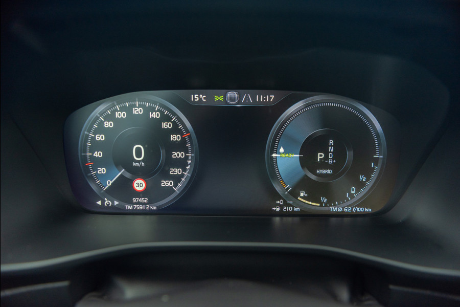 Volvo XC40 T5 Plug-in Hybrid R-Design Leder Navigatie Parkeercamera Panoramadak 262pk