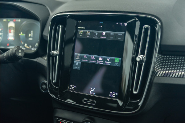 Volvo XC40 T5 Plug-in Hybrid R-Design Leder Navigatie Parkeercamera Panoramadak 262pk