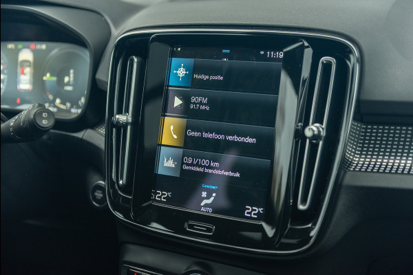 Volvo XC40 T5 Plug-in Hybrid R-Design Leder Navigatie Parkeercamera Panoramadak 262pk
