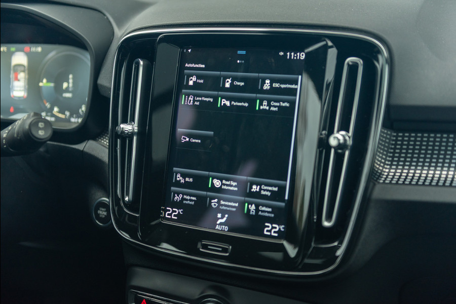 Volvo XC40 T5 Plug-in Hybrid R-Design Leder Navigatie Parkeercamera Panoramadak 262pk