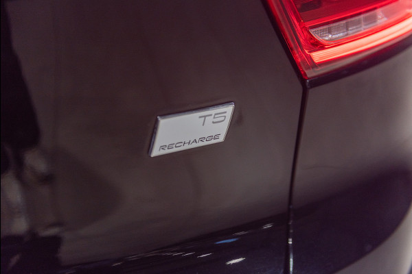 Volvo XC40 T5 Plug-in Hybrid R-Design Leder Navigatie Parkeercamera Panoramadak 262pk