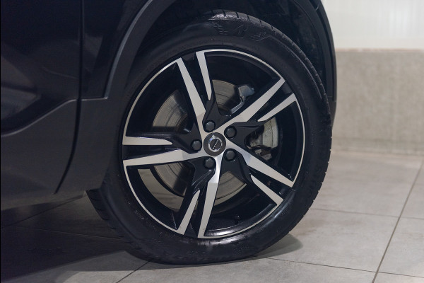 Volvo XC40 T5 Plug-in Hybrid R-Design Leder Navigatie Parkeercamera Panoramadak 262pk