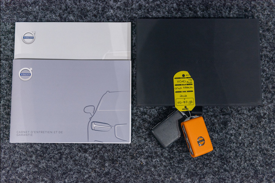 Volvo XC40 T5 Plug-in Hybrid R-Design Leder Navigatie Parkeercamera Panoramadak 262pk