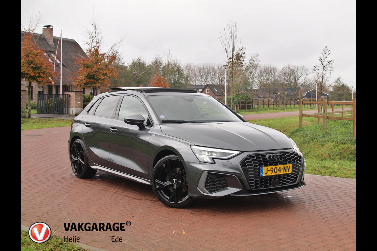 Audi A3 Sportback 35 TFSI S edition | 2X S-Line | Schuifdak | 19 Inch | Black Optic | NL-Auto |