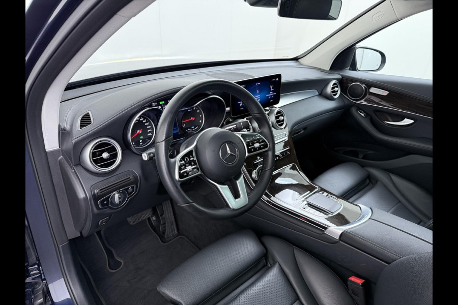 Mercedes-Benz GLC 300e 4MATIC Premium Plus | PHEV PLUG-IN HYBRIDE | MEGA VETTE AUTO | PANORAMA DAK | 20INCH | CAMERA | ELEKTRISCHE KLEP | KEYLESS ENTRY + START | DODEHOEK | RIJKLAAR + 12 MND BOVAG GARANTIE!