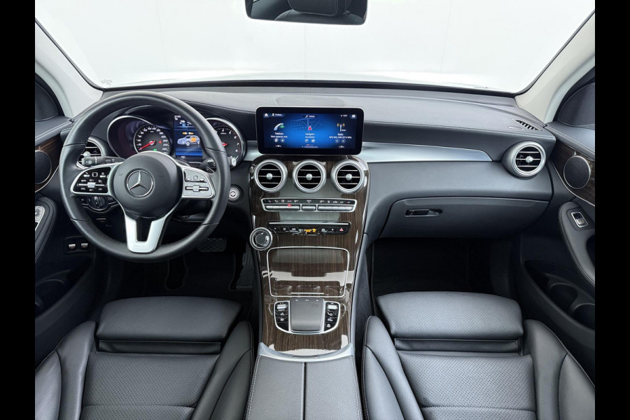 Mercedes-Benz GLC 300e 4MATIC Premium Plus | PHEV PLUG-IN HYBRIDE | MEGA VETTE AUTO | PANORAMA DAK | 20INCH | CAMERA | ELEKTRISCHE KLEP | KEYLESS ENTRY + START | DODEHOEK | RIJKLAAR + 12 MND BOVAG GARANTIE!
