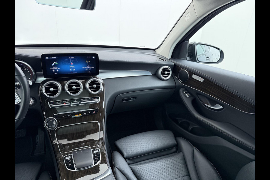 Mercedes-Benz GLC 300e 4MATIC Premium Plus | PHEV PLUG-IN HYBRIDE | MEGA VETTE AUTO | PANORAMA DAK | 20INCH | CAMERA | ELEKTRISCHE KLEP | KEYLESS ENTRY + START | DODEHOEK | RIJKLAAR + 12 MND BOVAG GARANTIE!