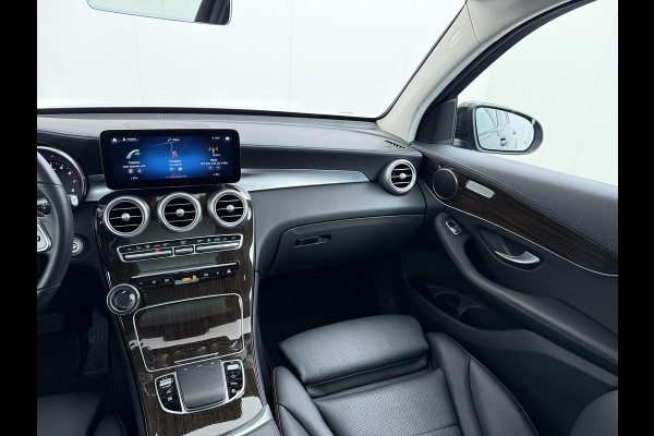 Mercedes-Benz GLC 300e 4MATIC Premium Plus | PHEV PLUG-IN HYBRIDE | MEGA VETTE AUTO | PANORAMA DAK | 20INCH | CAMERA | ELEKTRISCHE KLEP | KEYLESS ENTRY + START | DODEHOEK | RIJKLAAR + 12 MND BOVAG GARANTIE!