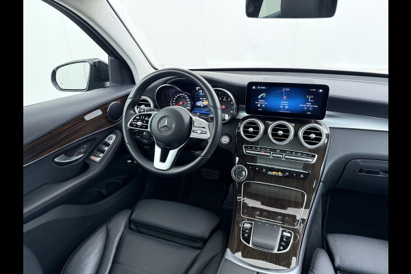 Mercedes-Benz GLC 300e 4MATIC Premium Plus | PHEV PLUG-IN HYBRIDE | MEGA VETTE AUTO | PANORAMA DAK | 20INCH | CAMERA | ELEKTRISCHE KLEP | KEYLESS ENTRY + START | DODEHOEK | RIJKLAAR + 12 MND BOVAG GARANTIE!