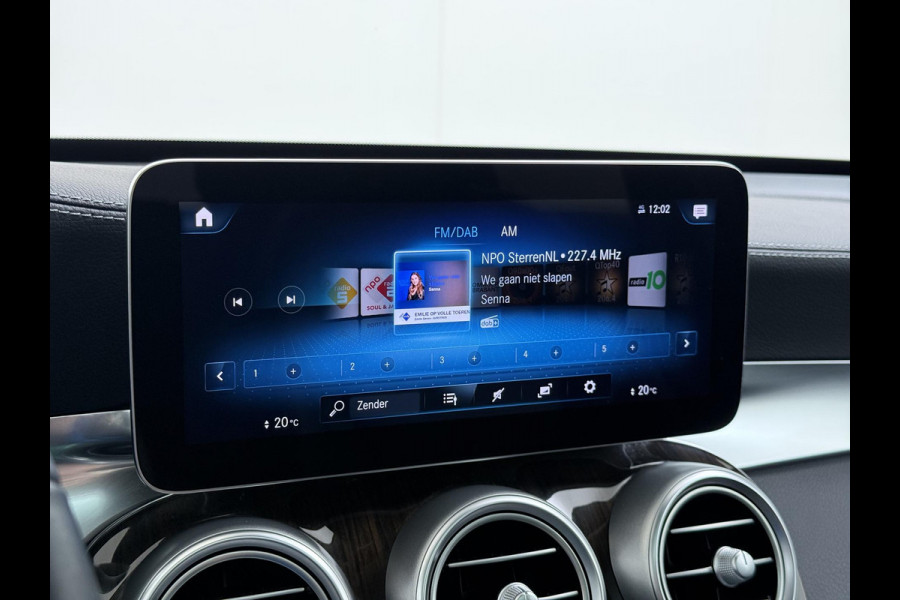 Mercedes-Benz GLC 300e 4MATIC Premium Plus | PHEV PLUG-IN HYBRIDE | MEGA VETTE AUTO | PANORAMA DAK | 20INCH | CAMERA | ELEKTRISCHE KLEP | KEYLESS ENTRY + START | DODEHOEK | RIJKLAAR + 12 MND BOVAG GARANTIE!