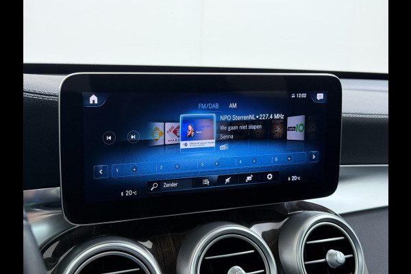 Mercedes-Benz GLC 300e 4MATIC Premium Plus | PHEV PLUG-IN HYBRIDE | MEGA VETTE AUTO | PANORAMA DAK | 20INCH | CAMERA | ELEKTRISCHE KLEP | KEYLESS ENTRY + START | DODEHOEK | RIJKLAAR + 12 MND BOVAG GARANTIE!