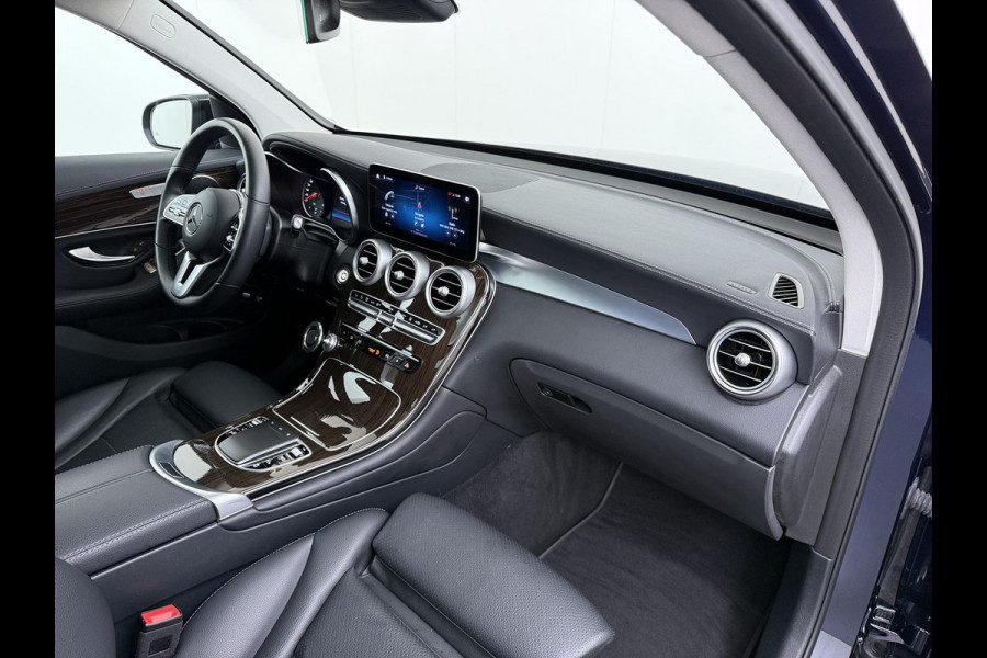 Mercedes-Benz GLC 300e 4MATIC Premium Plus | PHEV PLUG-IN HYBRIDE | MEGA VETTE AUTO | PANORAMA DAK | 20INCH | CAMERA | ELEKTRISCHE KLEP | KEYLESS ENTRY + START | DODEHOEK | RIJKLAAR + 12 MND BOVAG GARANTIE!