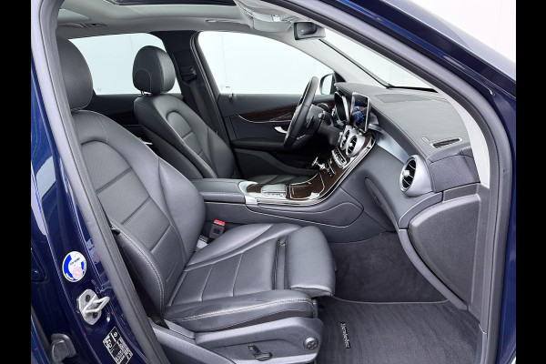 Mercedes-Benz GLC 300e 4MATIC Premium Plus | PHEV PLUG-IN HYBRIDE | MEGA VETTE AUTO | PANORAMA DAK | 20INCH | CAMERA | ELEKTRISCHE KLEP | KEYLESS ENTRY + START | DODEHOEK | RIJKLAAR + 12 MND BOVAG GARANTIE!