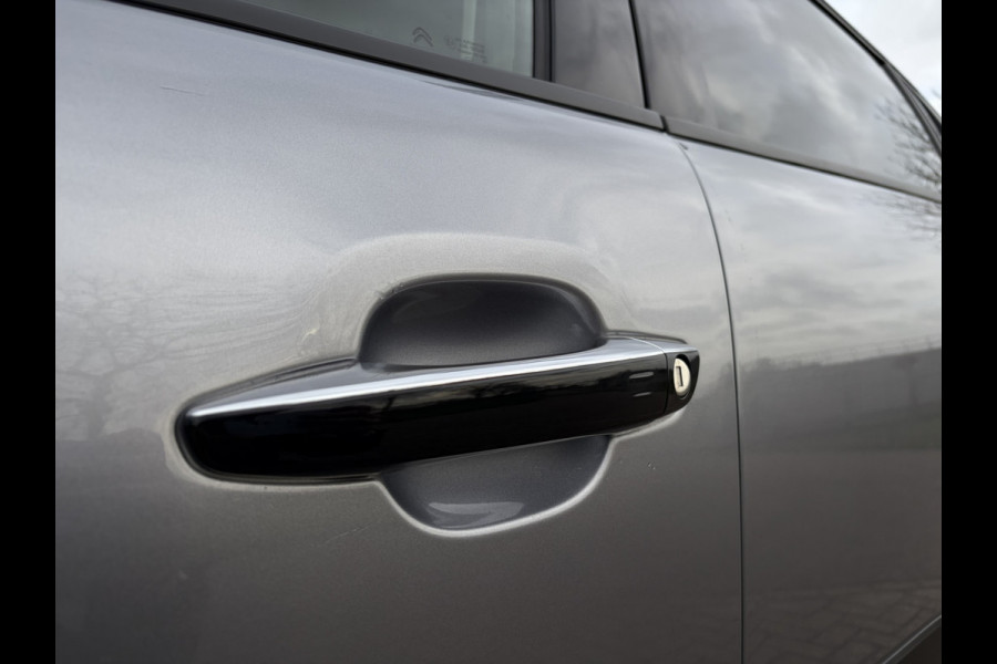 Citroën C3 1.2 PureTech Max OUTLET | SUPERDEAL | OPRUIMING Parkeer Camera | Apple Carplay | Keyless Entry | 16'' LMV |