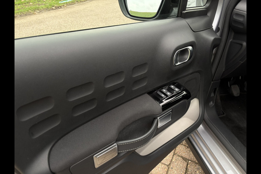 Citroën C3 1.2 PureTech Max OUTLET | SUPERDEAL | OPRUIMING Parkeer Camera | Apple Carplay | Keyless Entry | 16'' LMV |