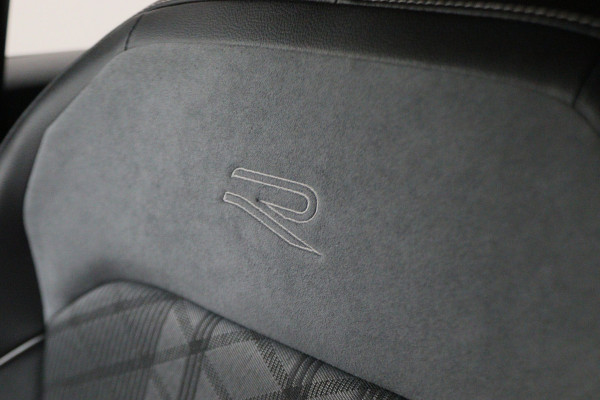 Volkswagen Tiguan 1.4 TSI eHybrid R-Line Business+ IQ-Light, Virtual Cockpit, ACC, Winterpakket, Apple Carplay, PDC, 20''