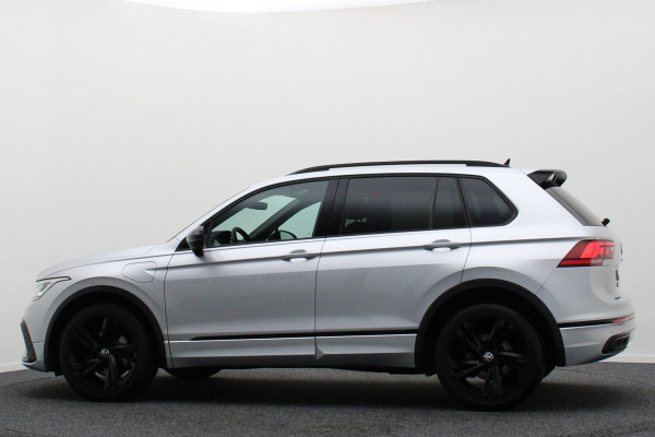 Volkswagen Tiguan 1.4 TSI eHybrid R-Line Business+ IQ-Light, Virtual Cockpit, ACC, Winterpakket, Apple Carplay, PDC, 20''