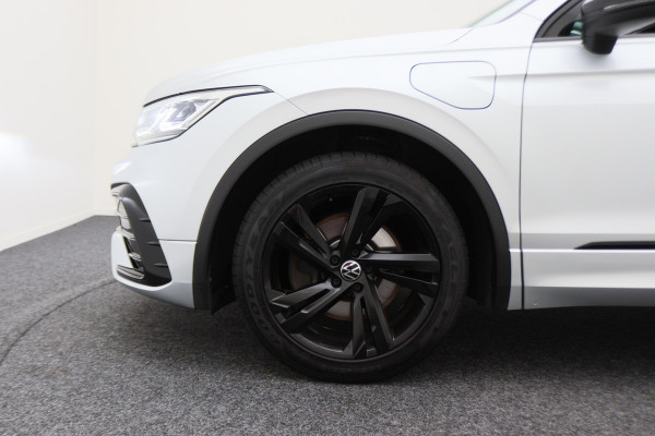 Volkswagen Tiguan 1.4 TSI eHybrid R-Line Business+ IQ-Light, Virtual Cockpit, ACC, Winterpakket, Apple Carplay, PDC, 20''
