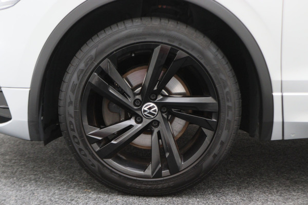 Volkswagen Tiguan 1.4 TSI eHybrid R-Line Business+ IQ-Light, Virtual Cockpit, ACC, Winterpakket, Apple Carplay, PDC, 20''