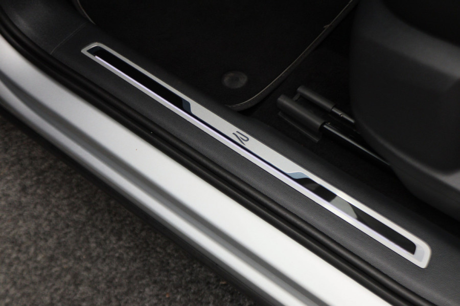 Volkswagen Tiguan 1.4 TSI eHybrid R-Line Business+ IQ-Light, Virtual Cockpit, ACC, Winterpakket, Apple Carplay, PDC, 20''