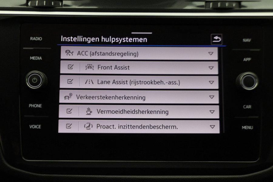 Volkswagen Tiguan 1.4 TSI eHybrid R-Line Business+ IQ-Light, Virtual Cockpit, ACC, Winterpakket, Apple Carplay, PDC, 20''
