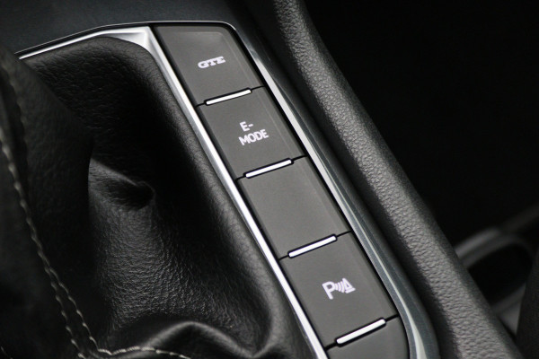 Volkswagen Tiguan 1.4 TSI eHybrid R-Line Business+ IQ-Light, Virtual Cockpit, ACC, Winterpakket, Apple Carplay, PDC, 20''