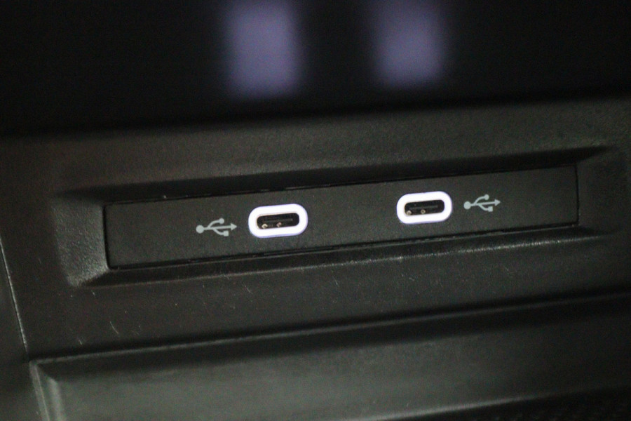 Volkswagen Tiguan 1.4 TSI eHybrid R-Line Business+ IQ-Light, Virtual Cockpit, ACC, Winterpakket, Apple Carplay, PDC, 20''